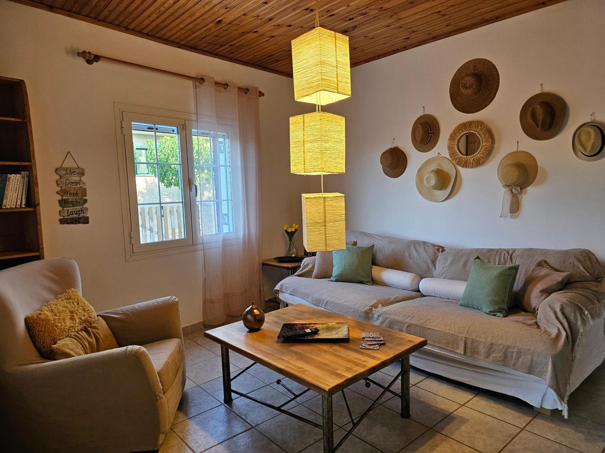 Marini Traditional Holiday home Khloi